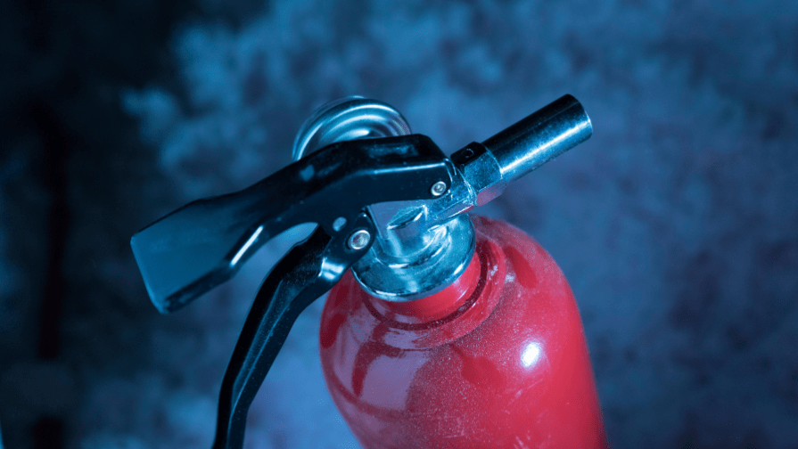 Como funciona um extintor de incêndio
